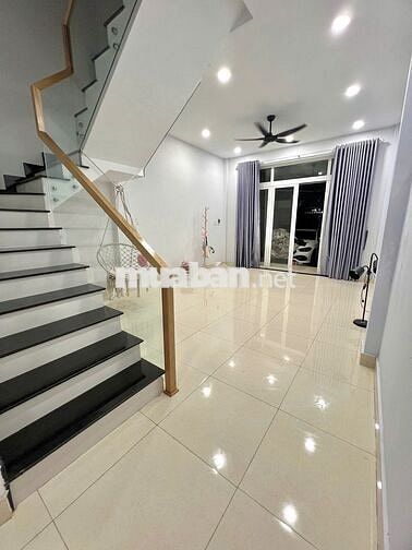 CHO THUÊ NHÀ NGUYÊN CĂN - CÓ SÂN ĐẬU Ô TÔ - 4PN, 2 TOLET