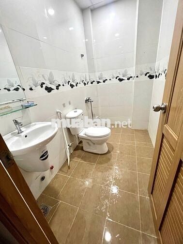 CHO THUÊ NHÀ NGUYÊN CĂN - CÓ SÂN ĐẬU Ô TÔ - 4PN, 2 TOLET
