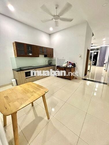 CHO THUÊ NHÀ NGUYÊN CĂN - CÓ SÂN ĐẬU Ô TÔ - 4PN, 2 TOLET