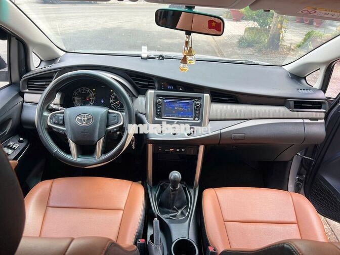 Innova 2.0 E MT 2017-53000 km