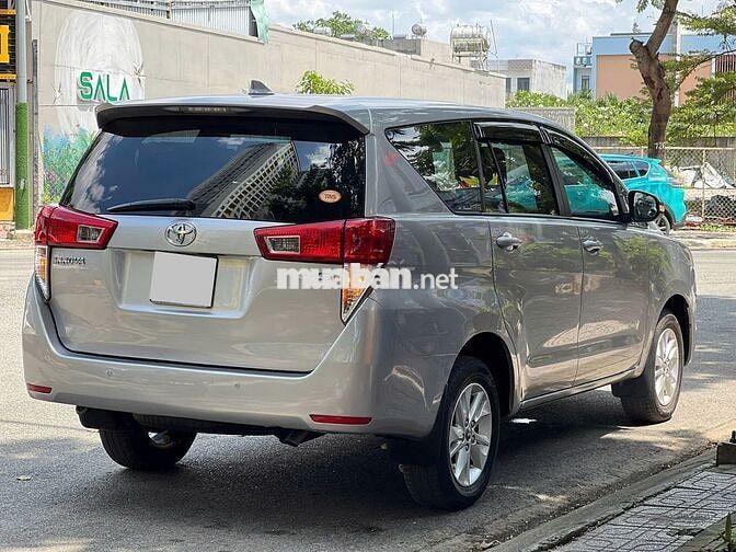 Innova 2.0 E MT 2017-53000 km