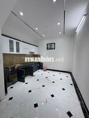 4.1 tỷ nhà Phụng Châu ô tô đỗ cửa- Cổng sân riêng 54m2