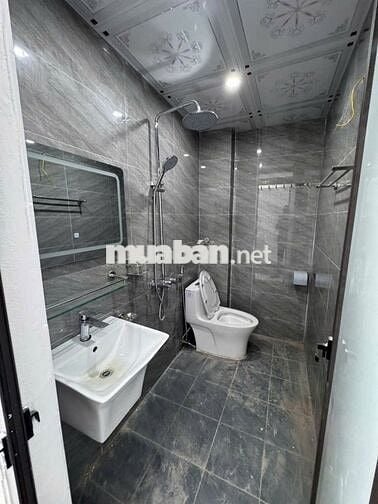 4.1 tỷ nhà Phụng Châu ô tô đỗ cửa- Cổng sân riêng 54m2