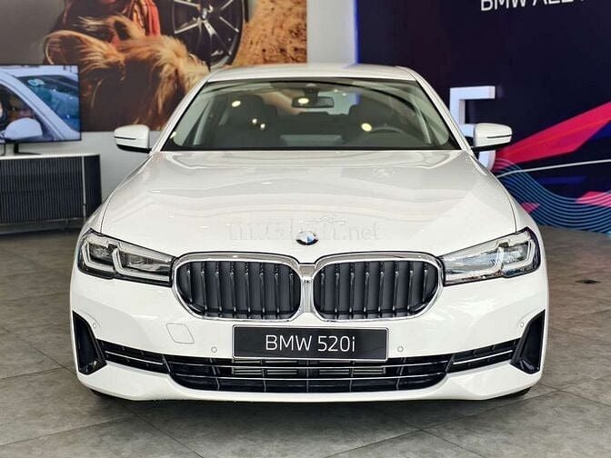 BMW 520i G30 LCI Lăn bánh thấp hơn giá niêm yết