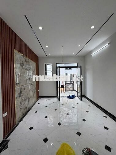 4.1 tỷ nhà Phụng Châu ô tô đỗ cửa- Cổng sân riêng 54m2