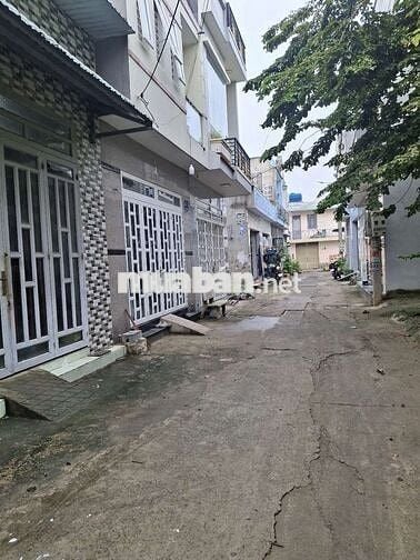 Ngộp bán gấp bán nhà 2 tầng, shr _ Kdc Xuyên Á, cách Hóc Môn 2km