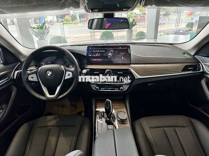 BMW 520i G30 LCI Lăn bánh thấp hơn giá niêm yết