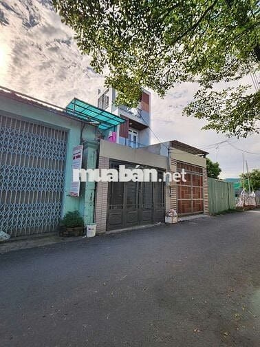 NHÀ SÂN XE HƠI HẺM XE TẢI ĐƯỜNG 38 HIỆP BÌNH