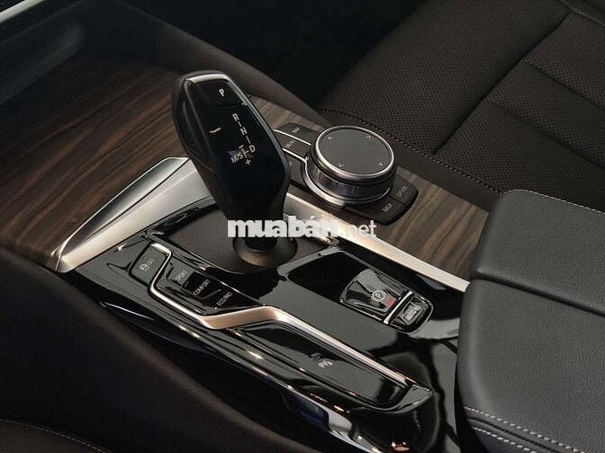 BMW 520i G30 LCI Lăn bánh thấp hơn giá niêm yết