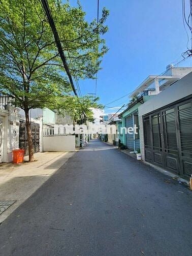 NHÀ SÂN XE HƠI HẺM XE TẢI ĐƯỜNG 38 HIỆP BÌNH