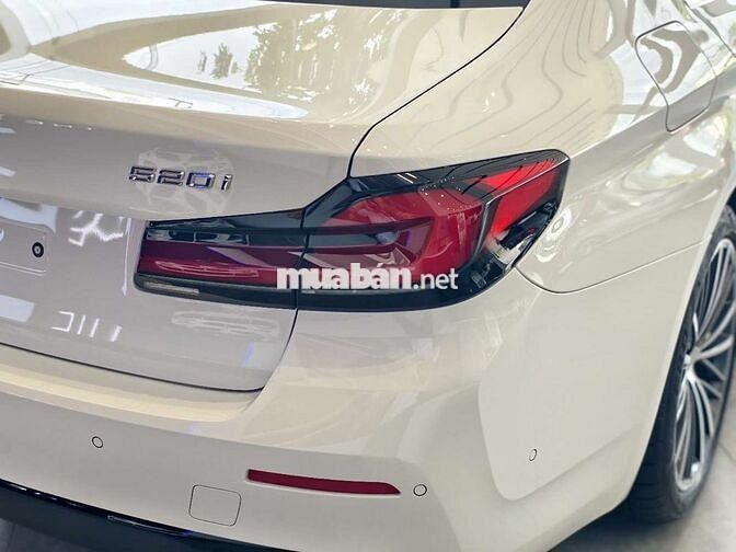 BMW 520i G30 LCI Lăn bánh thấp hơn giá niêm yết