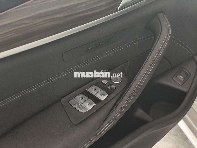 BMW 520i G30 LCI Lăn bánh thấp hơn giá niêm yết