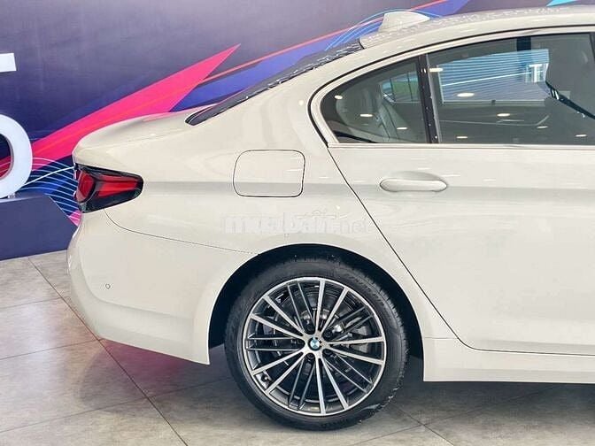 BMW 520i G30 LCI Lăn bánh thấp hơn giá niêm yết