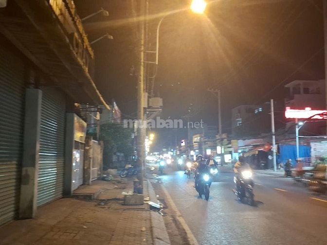 Nhà cấp4 trống suốt cần cho thuê ở mặt tiền QL50, Phong Phú,Bình Chánh