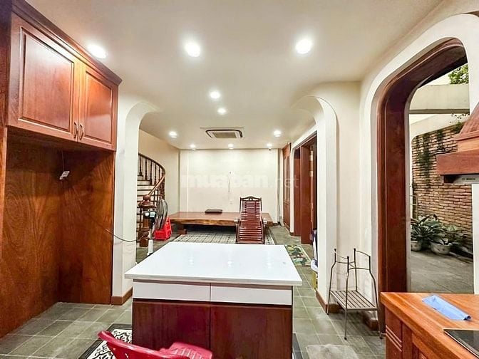 CHO THUÊ VILLA SÂN VƯỜN TRUNG TÂM QUẬN 3