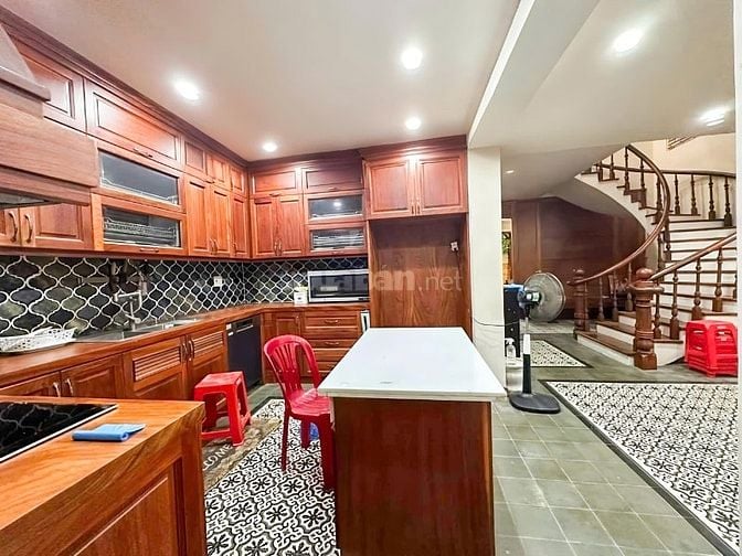 CHO THUÊ VILLA SÂN VƯỜN TRUNG TÂM QUẬN 3