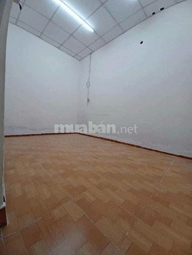cần bán gấp miếng đất tăng căn nhà cấp 4 ở Bà Điểm - Hóc Môn giá 850tr
