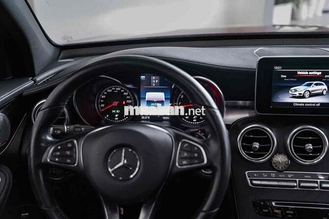 Mercedes Benz GLC Class 2019 - 66000 km Bank 90%