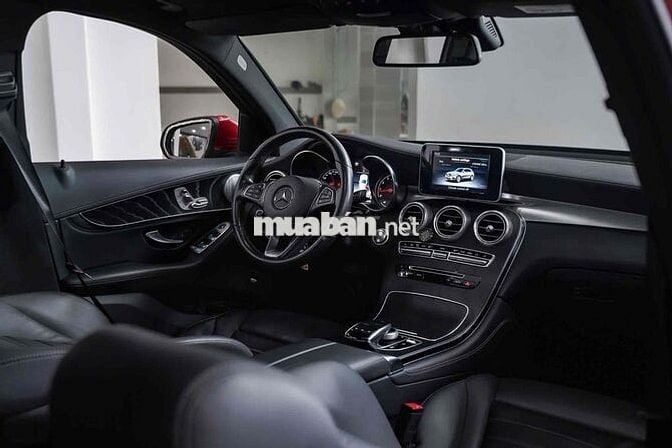 Mercedes Benz GLC Class 2019 - 66000 km Bank 90%