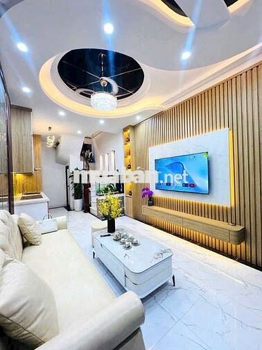Lò Đúc Nhà mới tinh, ở Ngay Hai Bai Trưng, 3 PN,30m x 5 Tầng, 7.65 tỷ