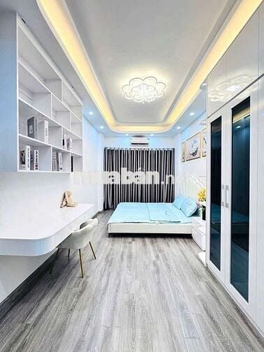 Lò Đúc Nhà mới tinh, ở Ngay Hai Bai Trưng, 3 PN,30m x 5 Tầng, 7.65 tỷ