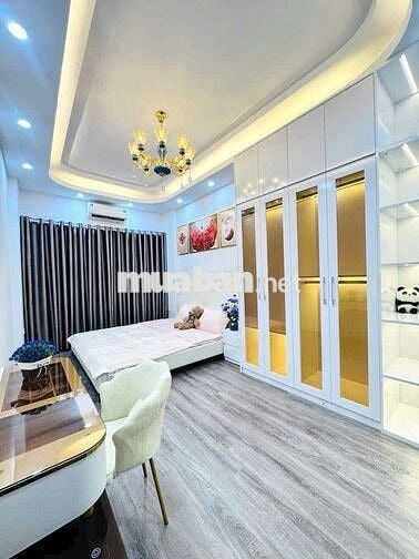Lò Đúc Nhà mới tinh, ở Ngay Hai Bai Trưng, 3 PN,30m x 5 Tầng, 7.65 tỷ
