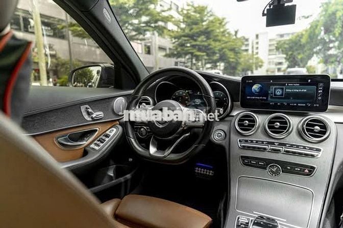 Xe Mercedes Benz C300 AMG 2021