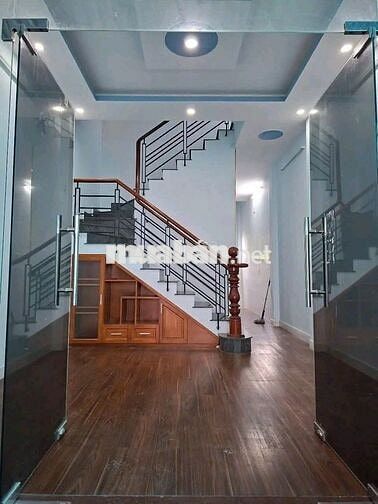 Nhà sach sẽ, dt 4*14m, 1lau,2pn, 2wc,hẽm thông xe hơi,gần chợ