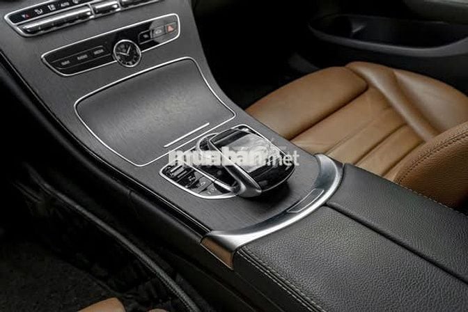 Xe Mercedes Benz C300 AMG 2021