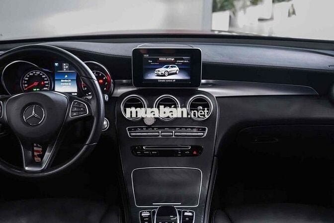 Mercedes Benz GLC Class 2019 - 66000 km Bank 90%