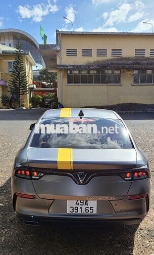 VinFast Lux A2.0 2021 2.0 AT - 81000 km