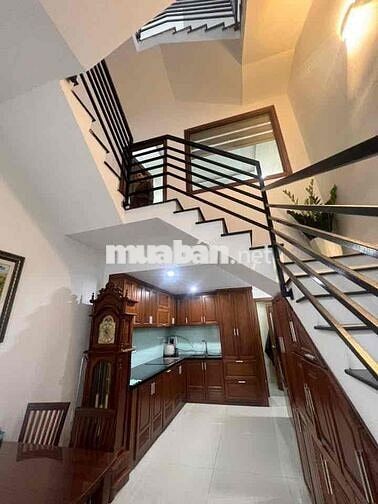 Nhà 3 tầng 3 mê kiệt otoo Nguyễn Tất Thành