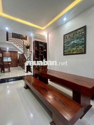 Nhà 3 tầng 3 mê kiệt otoo Nguyễn Tất Thành