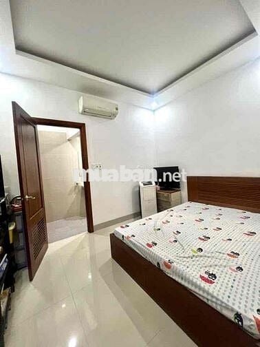 Nhà 3 tầng 3 mê kiệt otoo Nguyễn Tất Thành