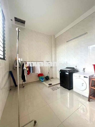 Nhà 3 tầng 3 mê kiệt otoo Nguyễn Tất Thành