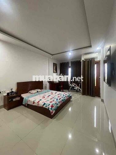 Nhà 3 tầng 3 mê kiệt otoo Nguyễn Tất Thành