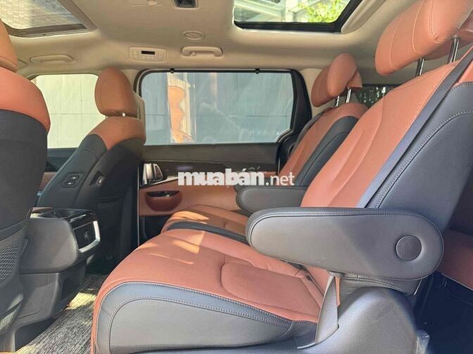 Kia Carnival 2024 2.2D Signature 7 ghế - 30.000 km