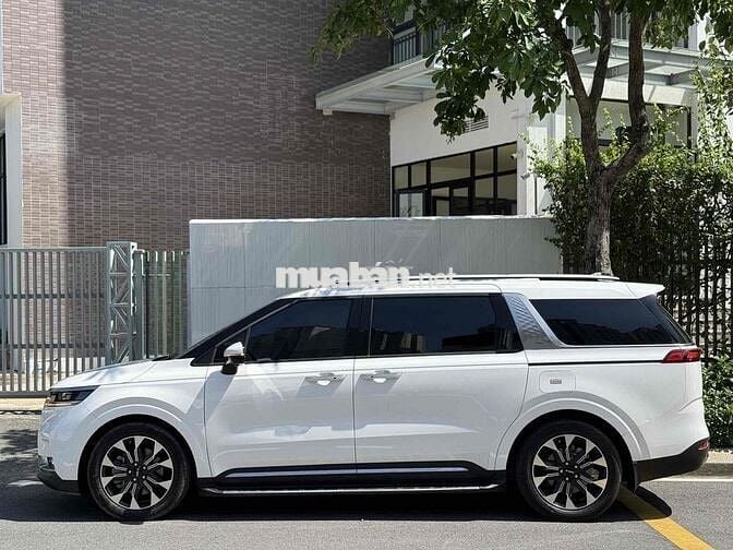 Kia Carnival 2024 2.2D Signature 7 ghế - 30.000 km