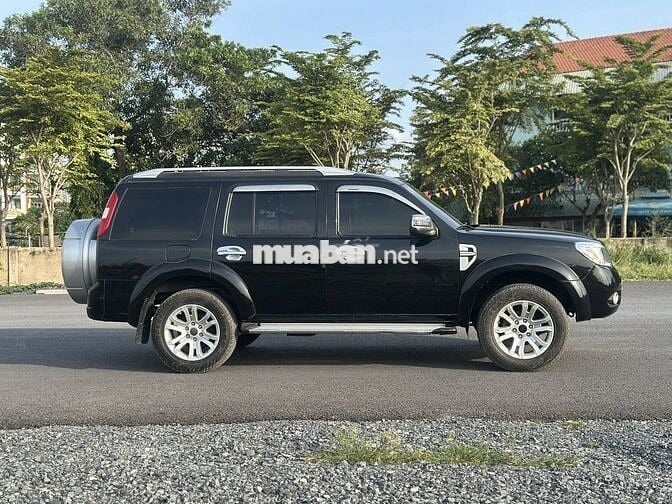 Ford Everest 2.5L ĐKi 2016 số tự động màu đen