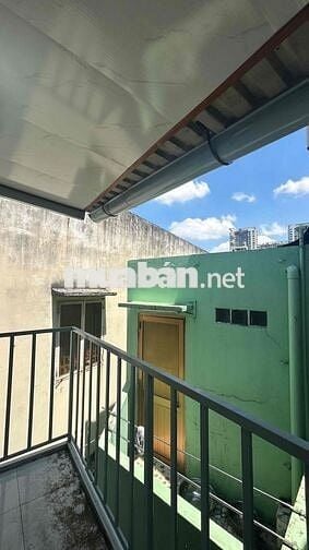 tôi chính chủ cần bán nhà nhỏ . 10m2 . 1 trệt , 2 lầu , 2wc . quận 6