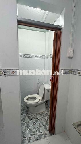 tôi chính chủ cần bán nhà nhỏ . 10m2 . 1 trệt , 2 lầu , 2wc . quận 6