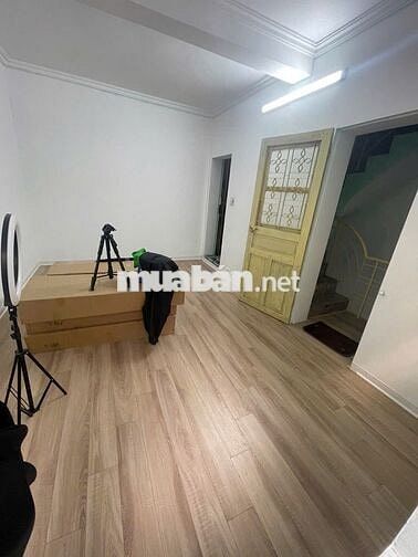 Nhà nguyên căn 3 tầng ngõ 38 Yên Lãng