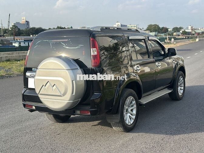 Ford Everest 2.5L ĐKi 2016 số tự động màu đen