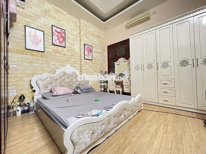 Nhà phố Mễ Trì Thượng, lô góc, ngõ rộng, 70m2 5 tầng 9.9 tỷ