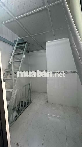 tôi chính chủ cần bán nhà nhỏ . 10m2 . 1 trệt , 2 lầu , 2wc . quận 6