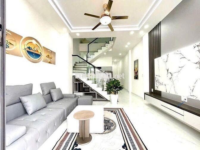 CẦN BÁN GẤP CĂN NHÀ CHÍNH CHỦ 82m2 NẰM TRÊN MẶT TIỀN ĐẠI LỘ HÙNG VƯƠNG