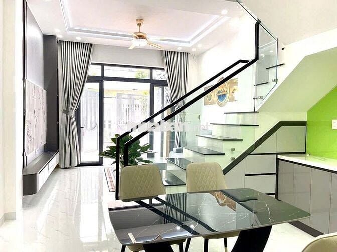 CẦN BÁN GẤP CĂN NHÀ CHÍNH CHỦ 82m2 NẰM TRÊN MẶT TIỀN ĐẠI LỘ HÙNG VƯƠNG