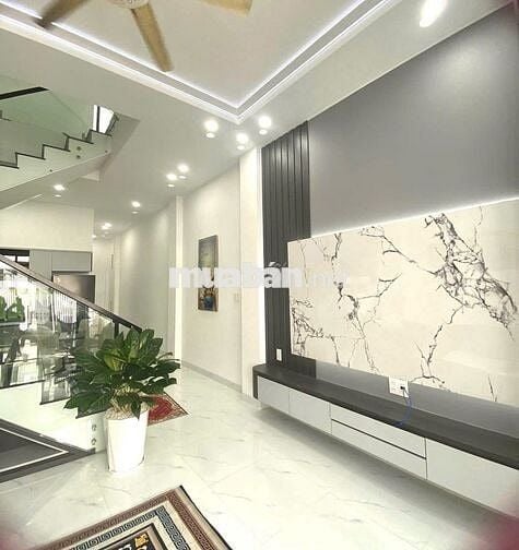 CẦN BÁN GẤP CĂN NHÀ CHÍNH CHỦ 82m2 NẰM TRÊN MẶT TIỀN ĐẠI LỘ HÙNG VƯƠNG