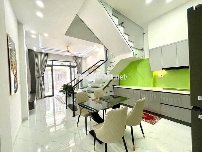 CẦN BÁN GẤP CĂN NHÀ CHÍNH CHỦ 82m2 NẰM TRÊN MẶT TIỀN ĐẠI LỘ HÙNG VƯƠNG