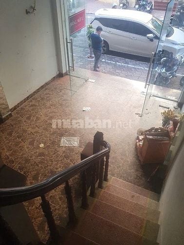 Cho thuê nhà mặt tiền số 97A Trần Hữu Tước, MT 4m, DT 24 m2, 5 tầng